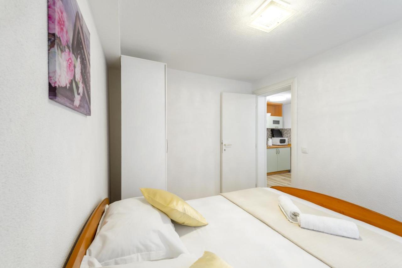 Apartments By The Sea Baska Voda, Makarska - 17570 Екстериор снимка