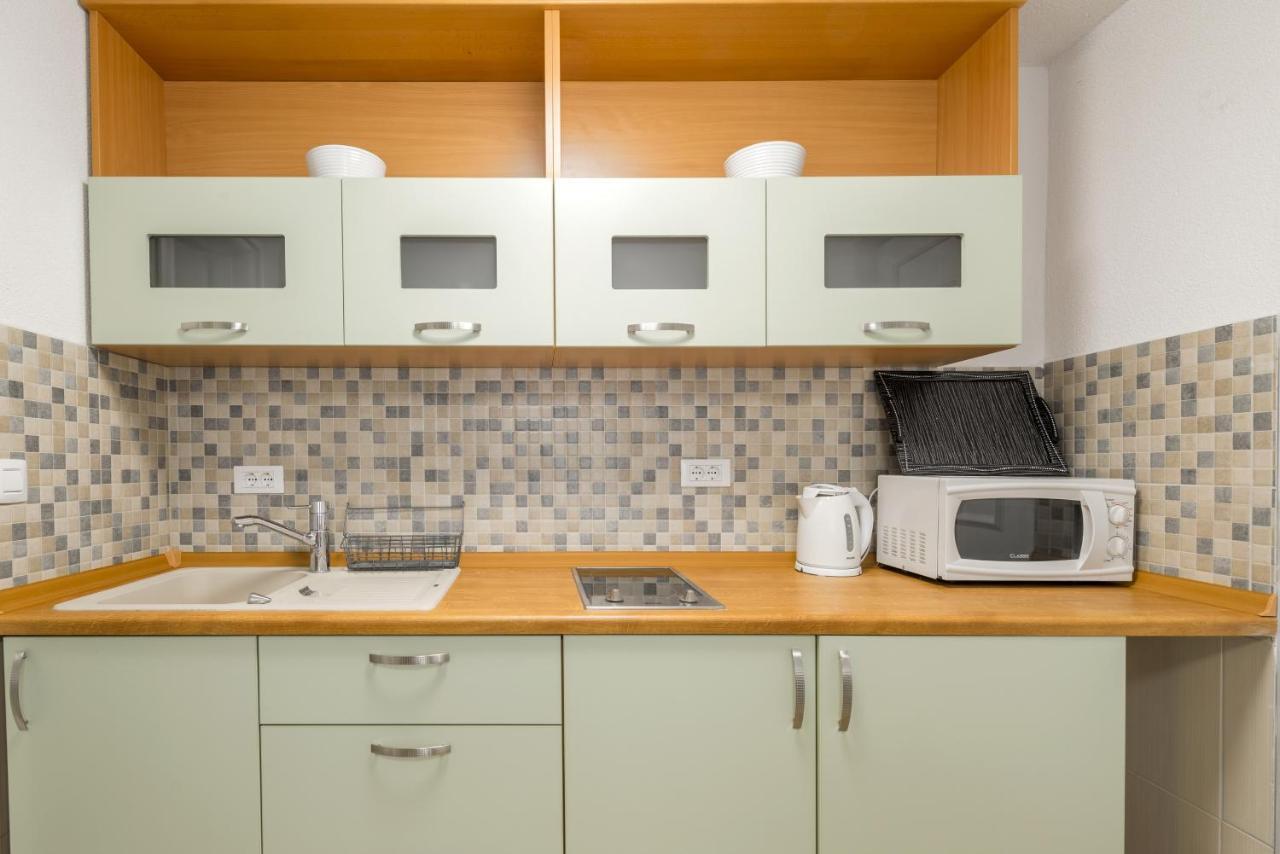 Apartments By The Sea Baska Voda, Makarska - 17570 Екстериор снимка