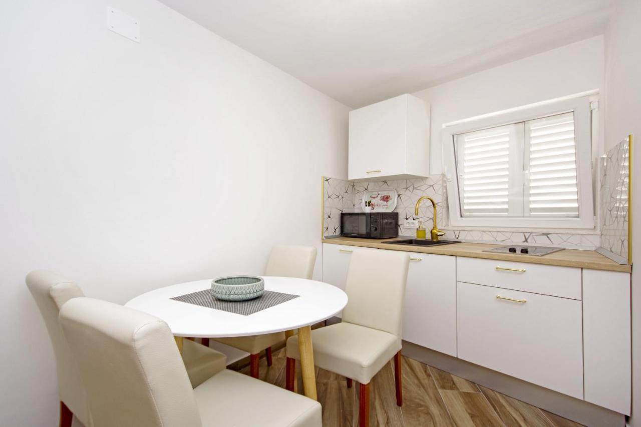 Apartments By The Sea Baska Voda, Makarska - 17570 Екстериор снимка